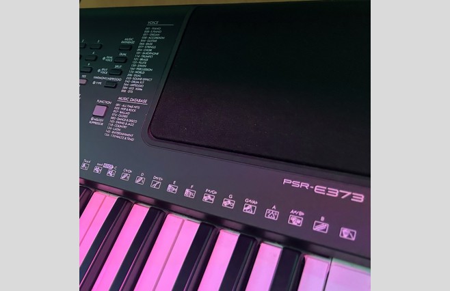 Yamaha PSR-E373 Keyboard, Used (SN:BBCJ01111) - Image 9